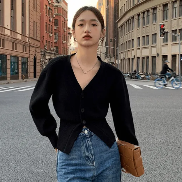 Autumn And Winter Short V-Neck Simple Knitted Cardigan Sweater