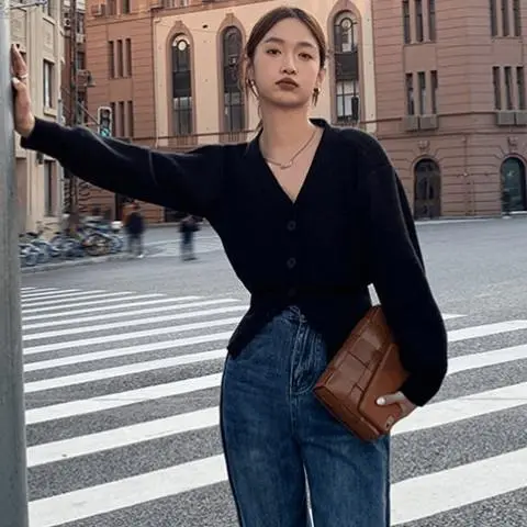 Autumn And Winter Short V-Neck Simple Knitted Cardigan Sweater